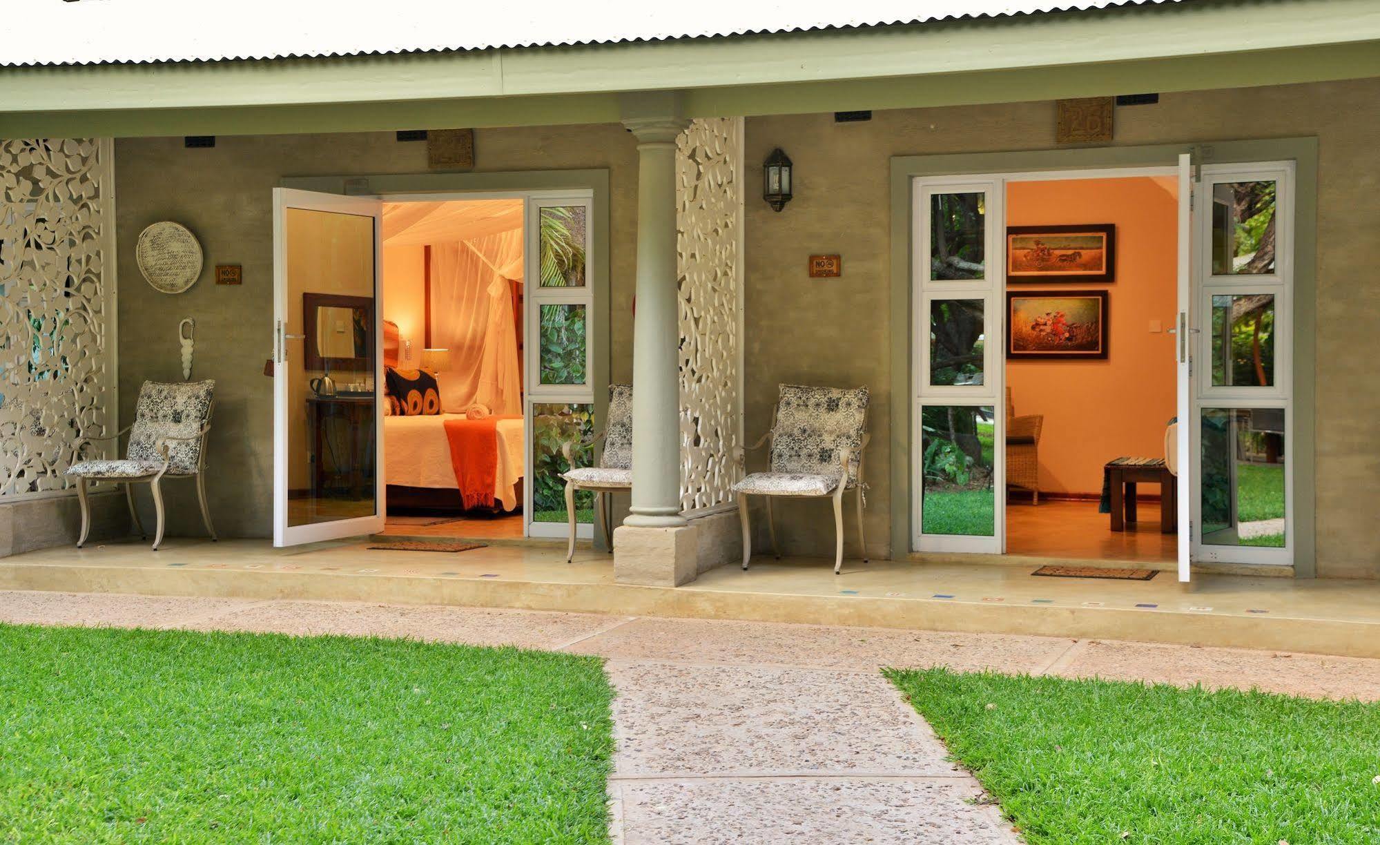 Bayete Guest Lodge Air Terjun Victoria Bagian luar foto