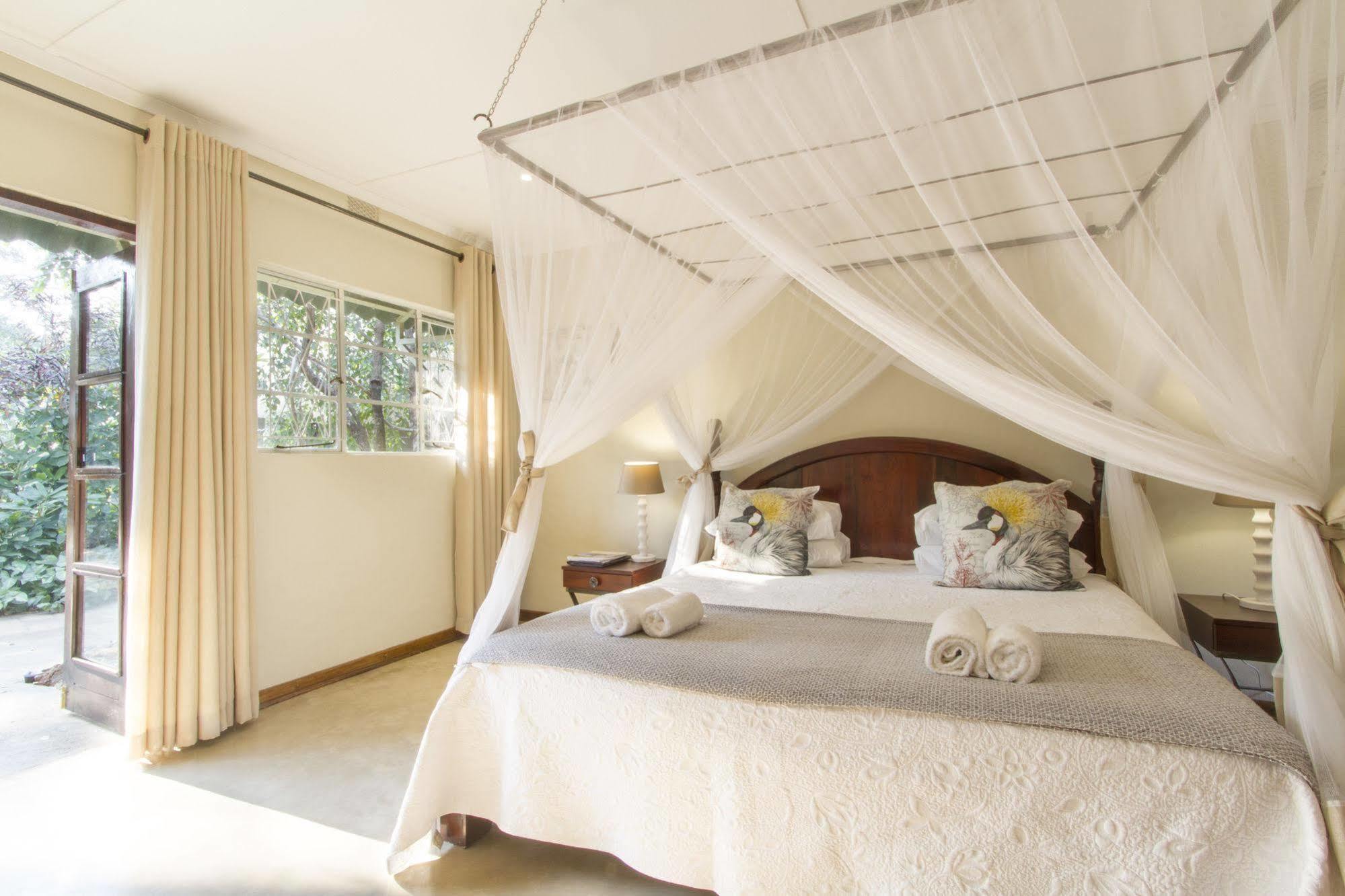 Bayete Guest Lodge Air Terjun Victoria Bagian luar foto