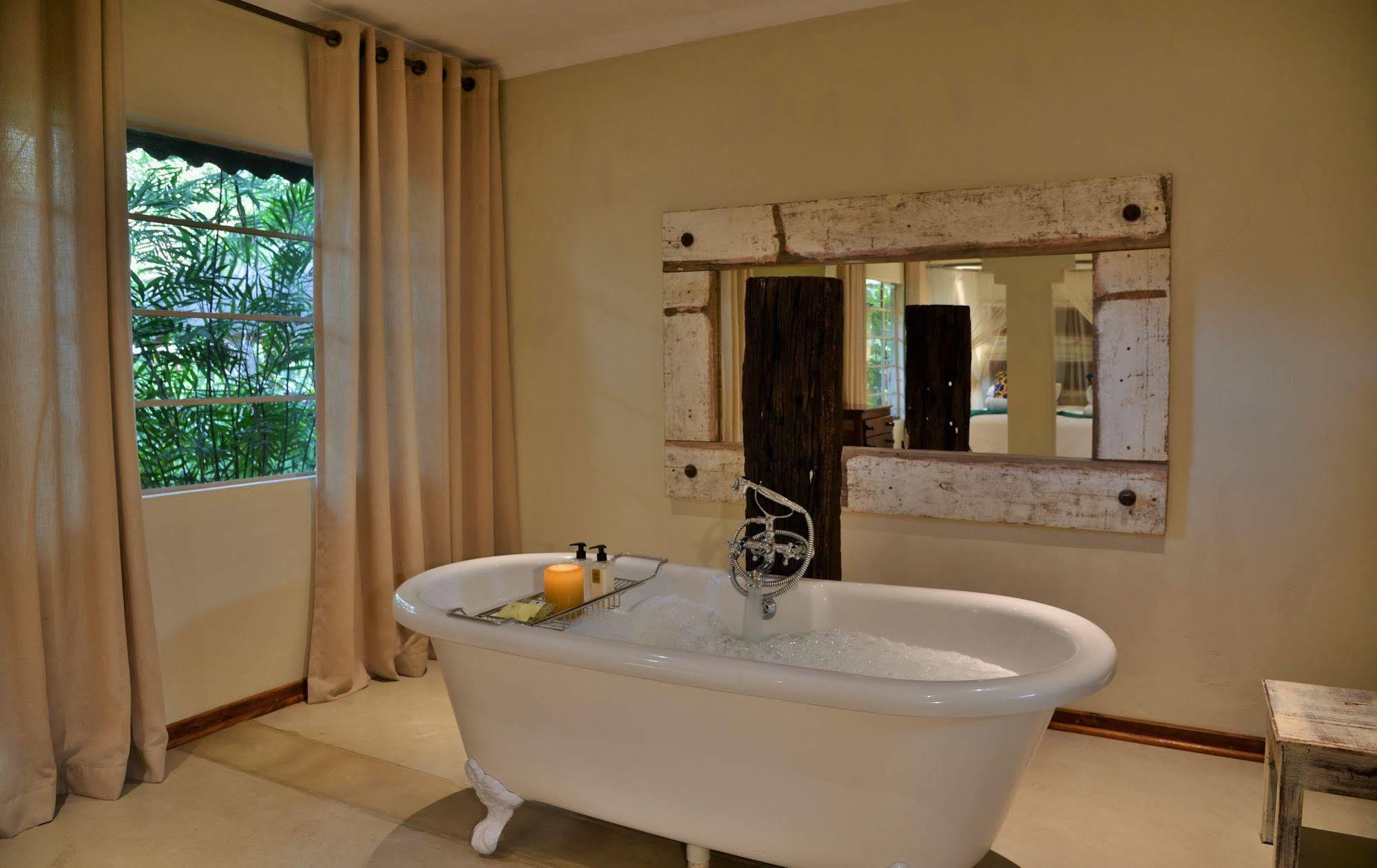 Bayete Guest Lodge Air Terjun Victoria Bagian luar foto