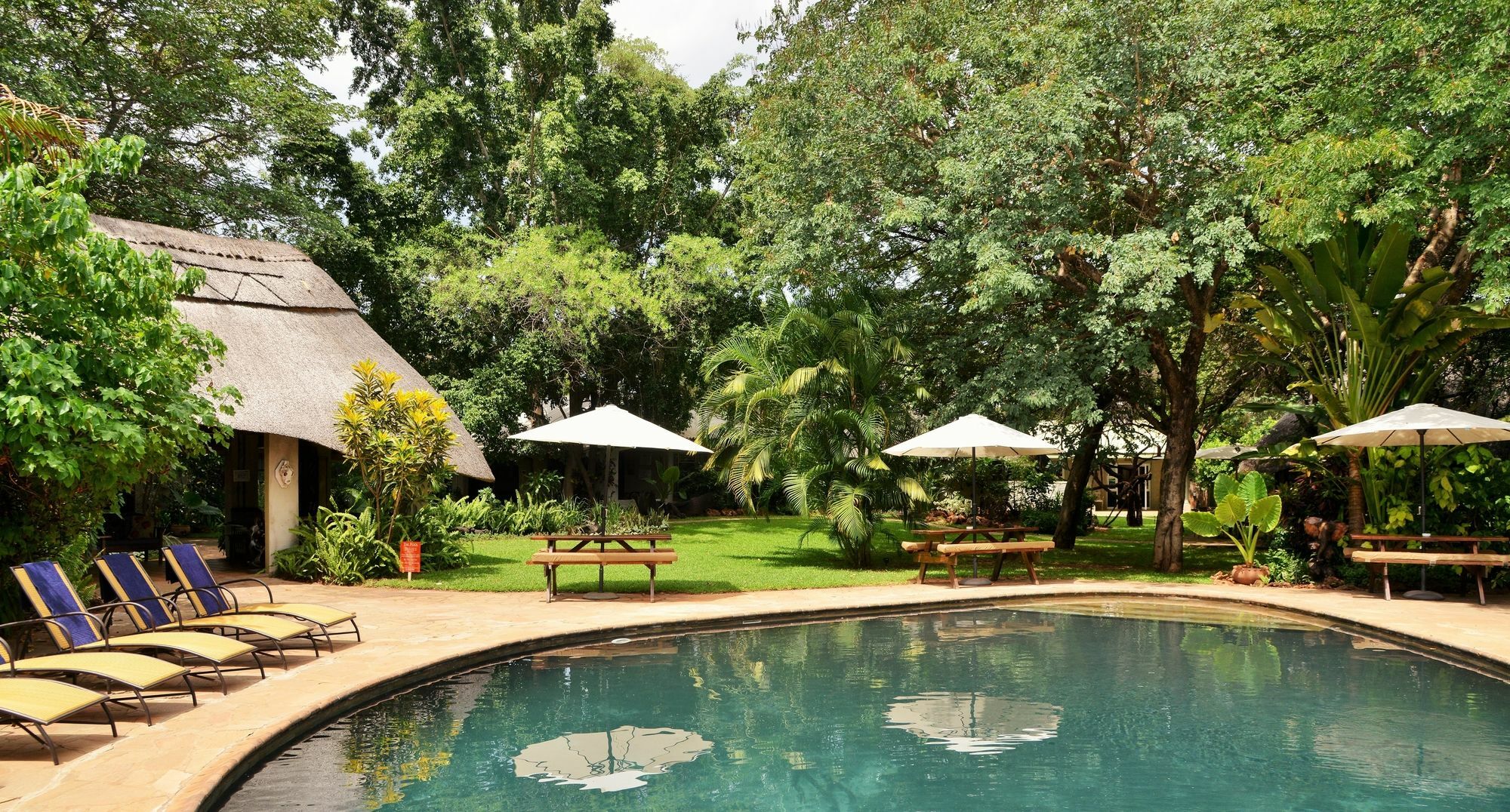 Bayete Guest Lodge Air Terjun Victoria Bagian luar foto